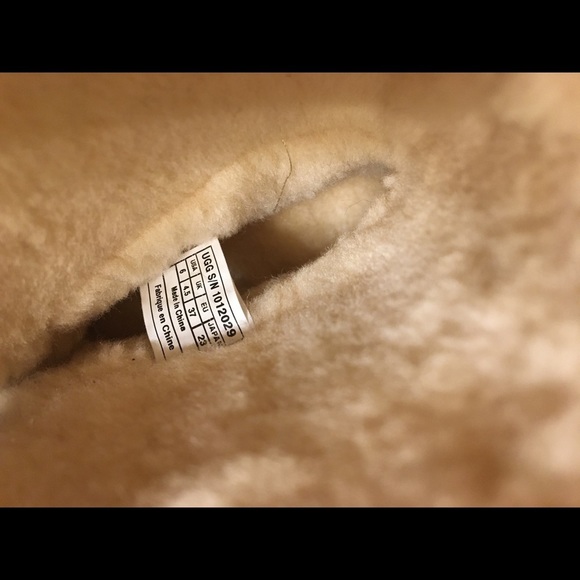 NEW UGG  Boots - Picture 16 of 16
